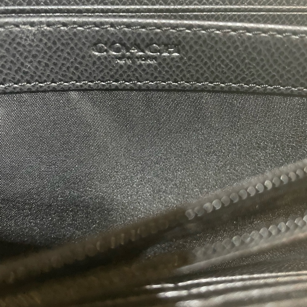 Coach Turnlock Bow Leather Zip Wallet in Chalk - Picture 6 of 9
